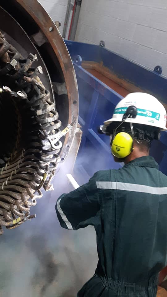 Aktiviti Semalam 4 Feb 2025 di Paka: Dry Ice Blasting untuk Coil Generator