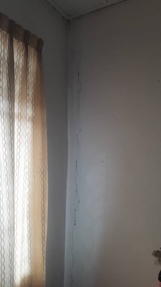 ? KENAPA RETAK DINDING BERLAKU?