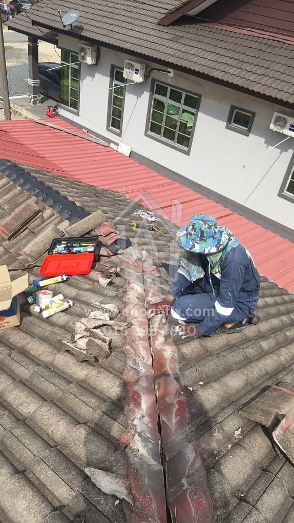 Image for Alhamdulillah, kerja-kerja pembaikan atap bocor di Kg Sura, Dungun telah siap hari ini!