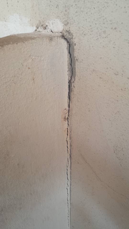 ? KENAPA RETAK DINDING BERLAKU?