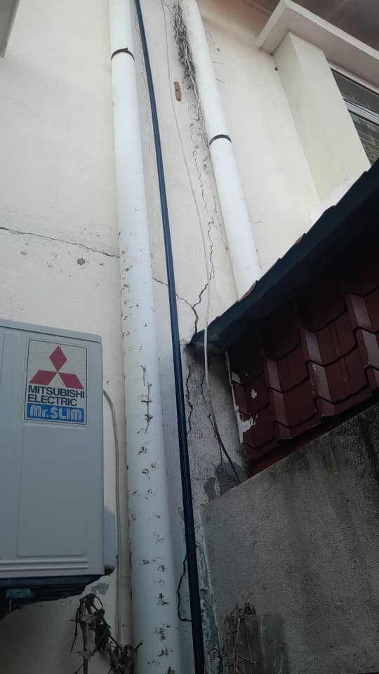 ? KENAPA RETAK DINDING BERLAKU?