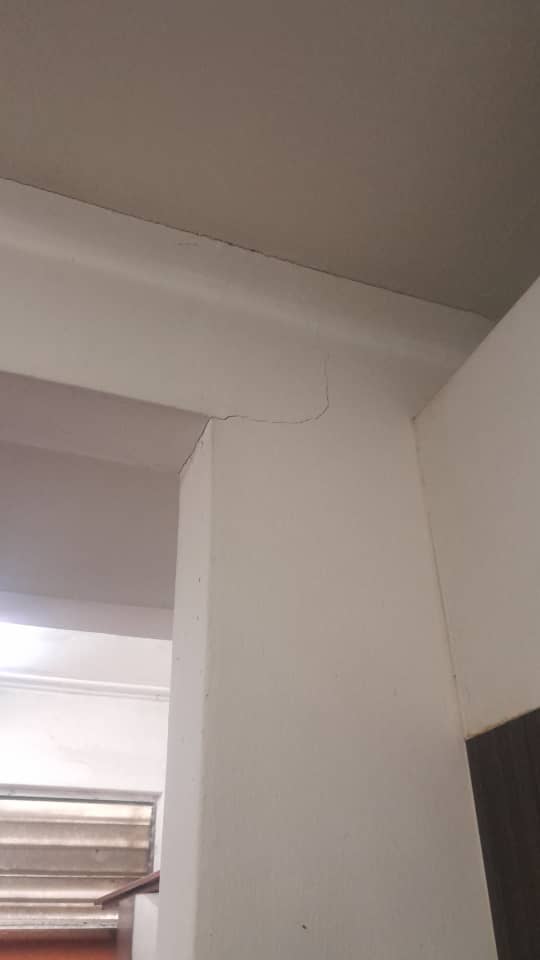 ? KENAPA RETAK DINDING BERLAKU?