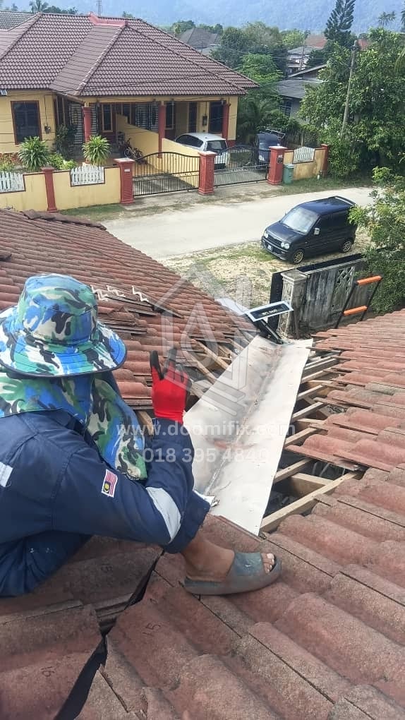 Image for Alhamdulillah, kerja-kerja pembaikan atap bocor di rumah En. M, Kampung Sura Tengah, Dungun telah siap sepenuhnya!