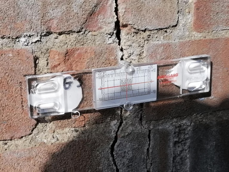 Image for Crack Monitor Gauge