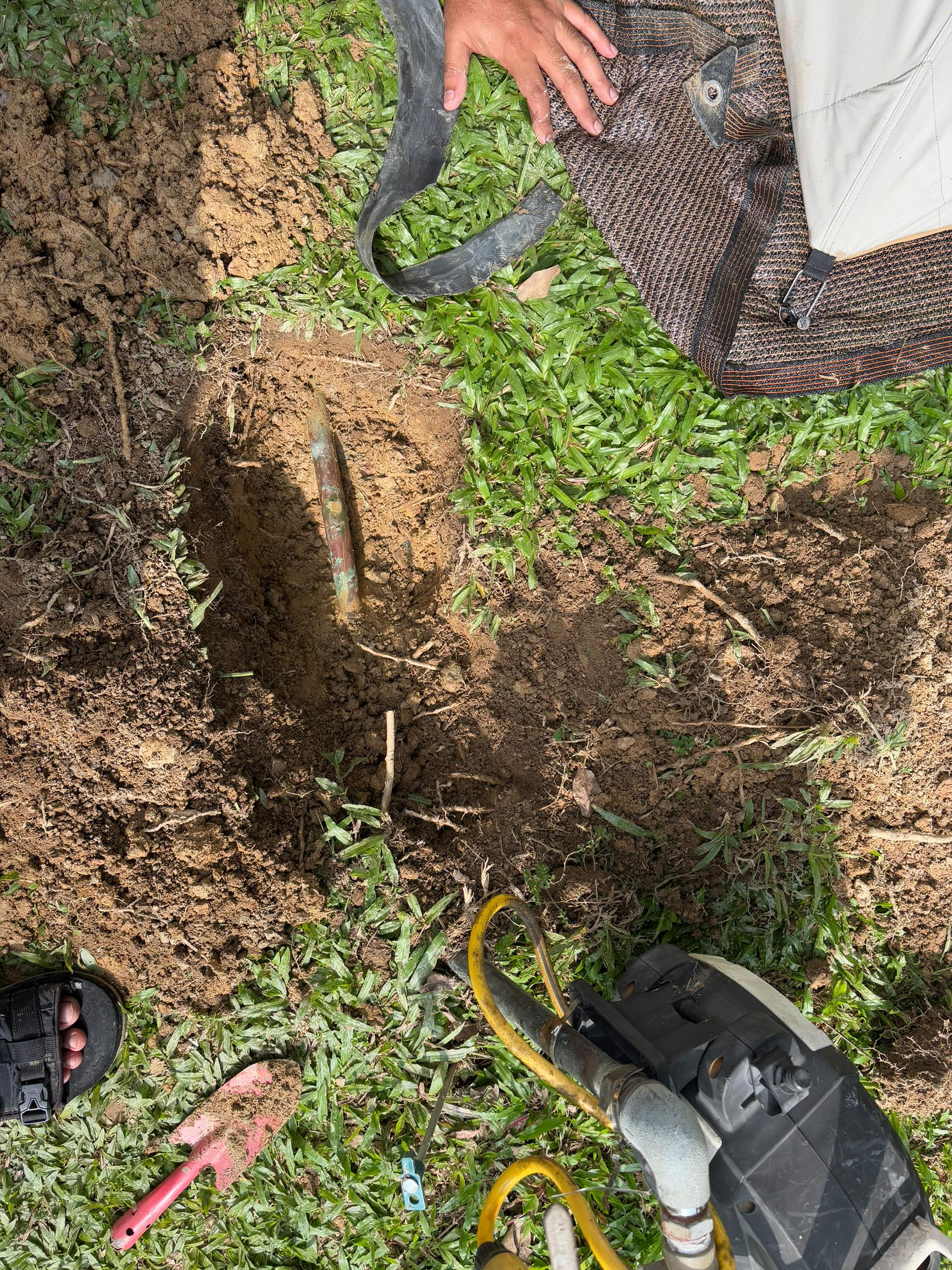 Paip Bocor dekat meter air? Tips DIY Sendiri Sebelum Panggil Plumber!