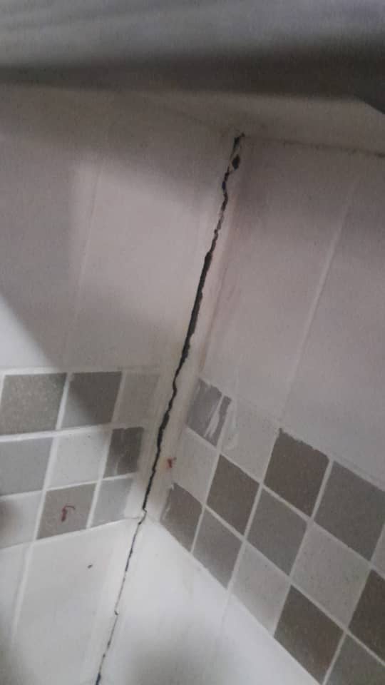 Image for ? KENAPA RETAK DINDING BERLAKU?