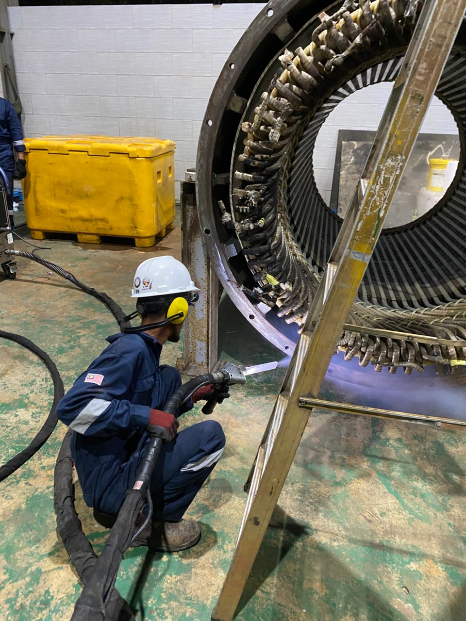 Image for Aktiviti Semalam 4 Feb 2025 di Paka: Dry Ice Blasting untuk Coil Generator